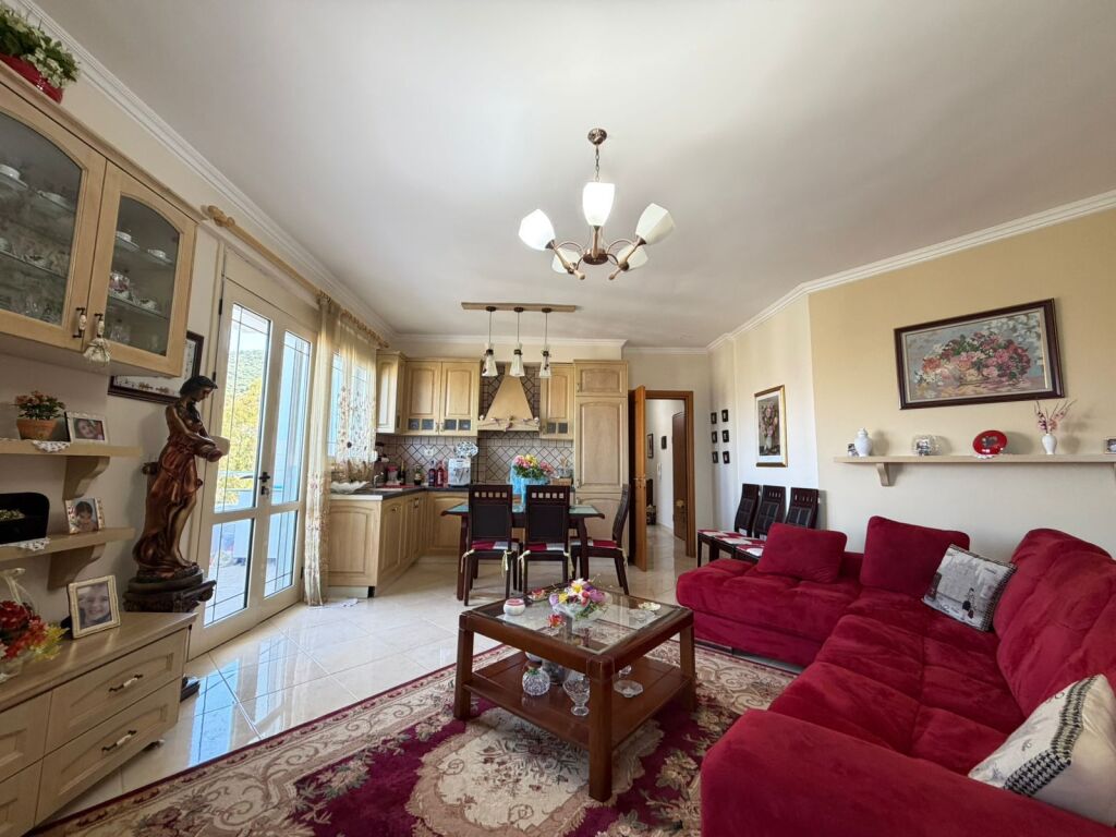 Jepet me Qera Afatgjate Apartament 2+1+2WC me Pamje Deti, Vlorë