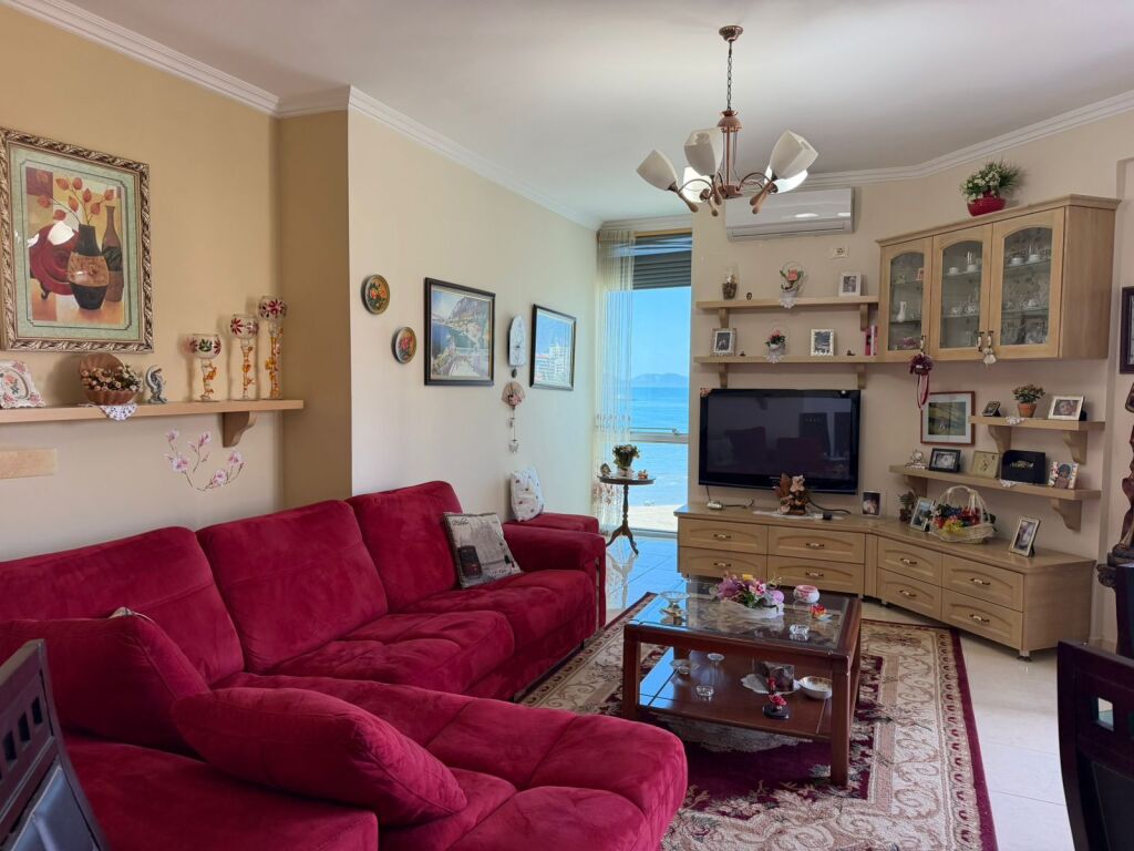 Jepet me Qera Afatgjate Apartament 2+1+2WC me Pamje Deti, Vlorë