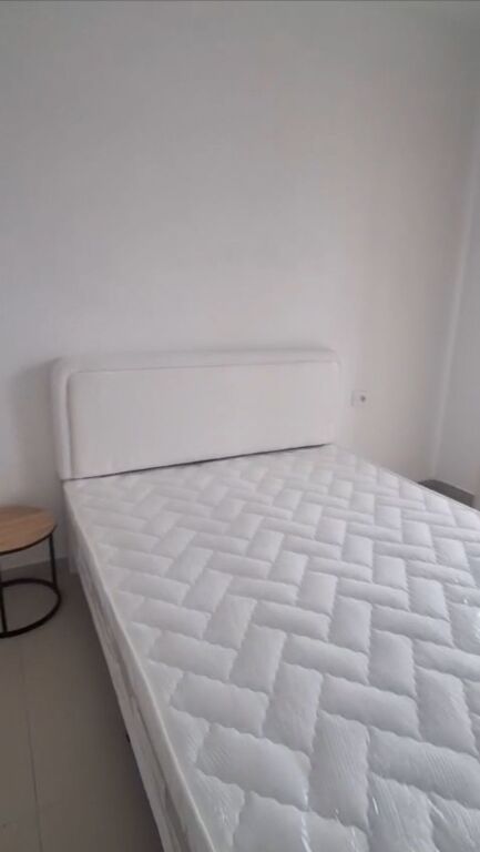 Jepet me Qera Apartament 1+1 te Zona e 5 Maji, i mobiluar totalisht , 400 MIJE LEKE