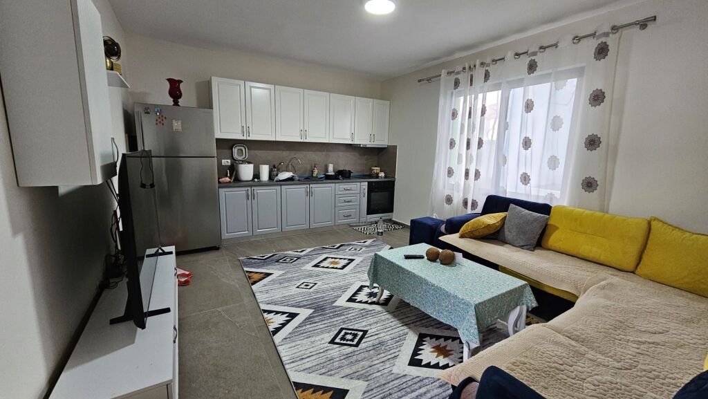 VENDESI PRIVATO IN VENDITA - VIA NJAZI MEKA TIRANA
