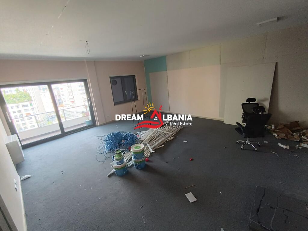 Locale Commerciale in Affitto a Zogu i Zi (ID 42611542)