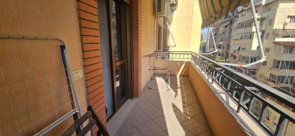 Apartament 1+1 me qira tek Komuna e Parisit!