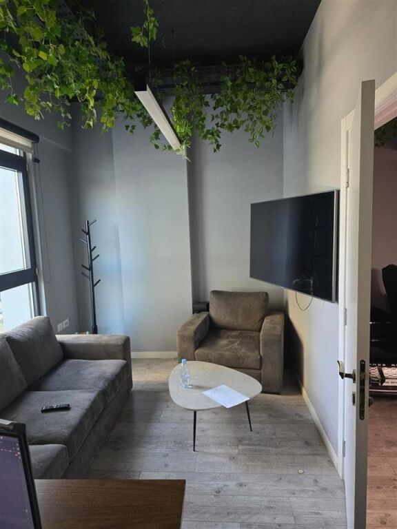 Ufficio in affitto presso il Complesso Square 21 (ID BZ2580) Tirana​