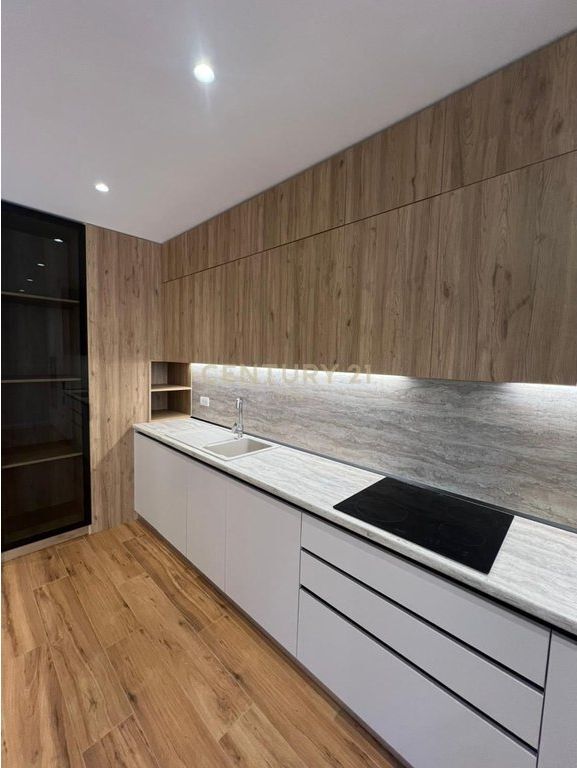 JEPET ME QIRA APARTAMENT 2+1+2 ME PAMJE DETI NE CURRILA ,DURRES !!!