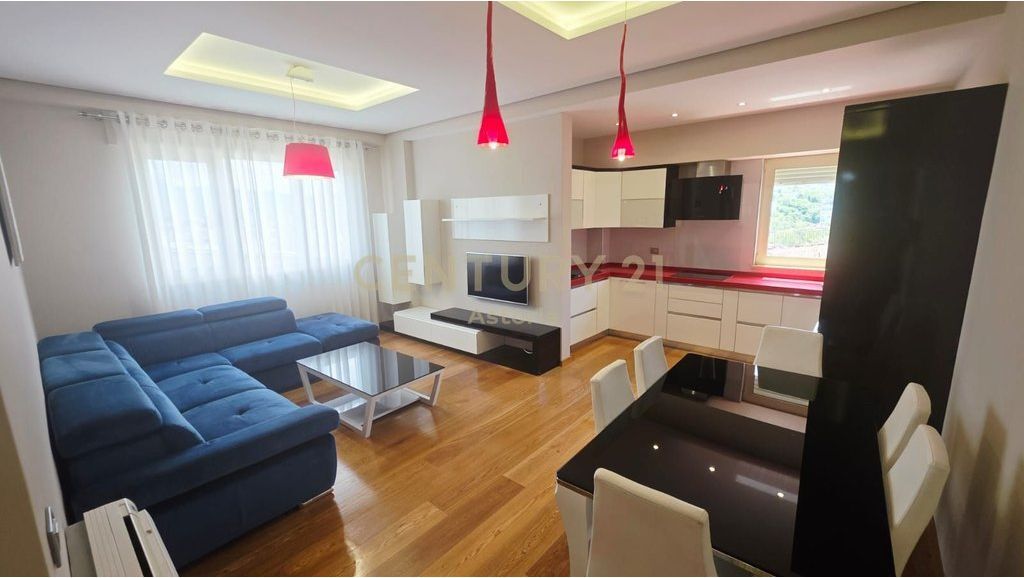 Shitet apartament modern 2+1, me pamje nga liqeni
