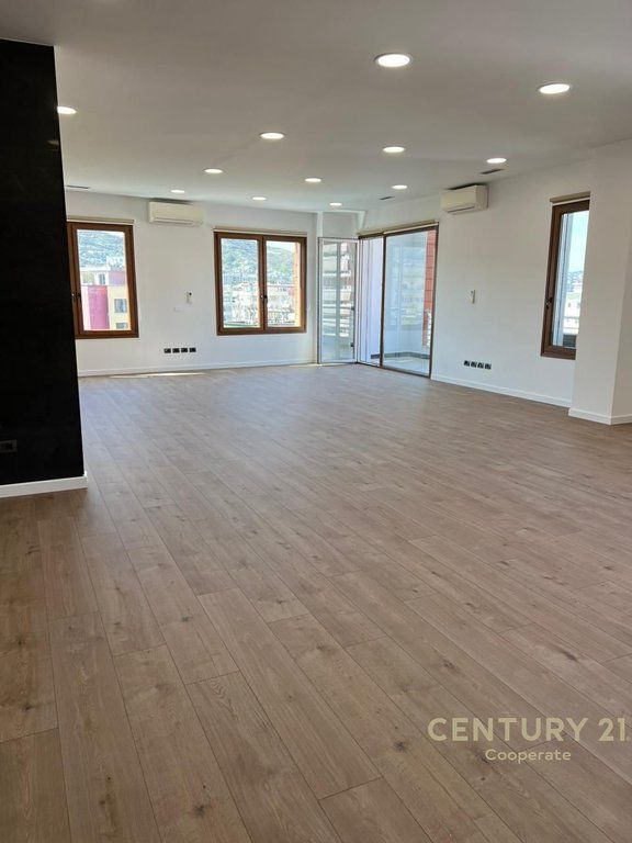 WE RENT OFFICE SPACE NEAR HILTON HOTEL !