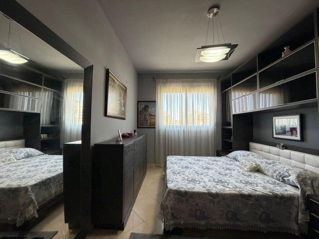 Jepet me Qera Afatgjate Apartament 2+1+2WC me Pamje Deti, Vlorë