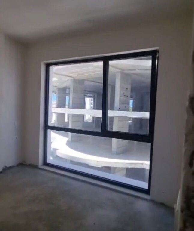 Shitet apartament 2+1 tek Liburna ne Golem!