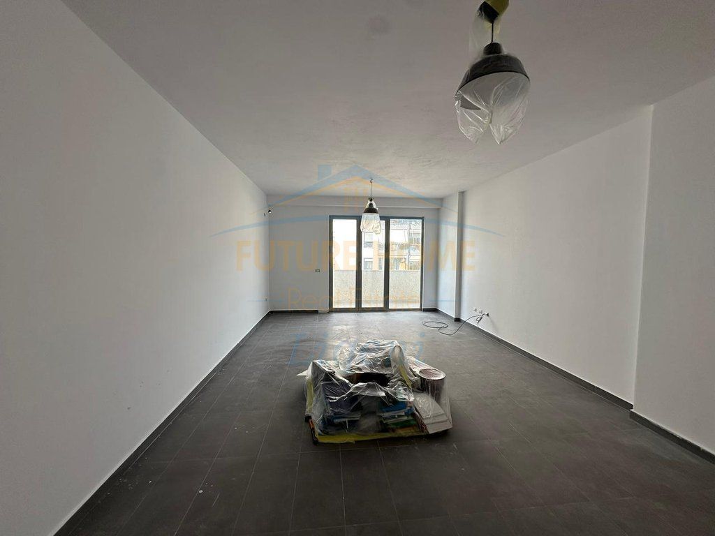 Shitet, Apartament 2+1, Kinostudio, Tiranë
