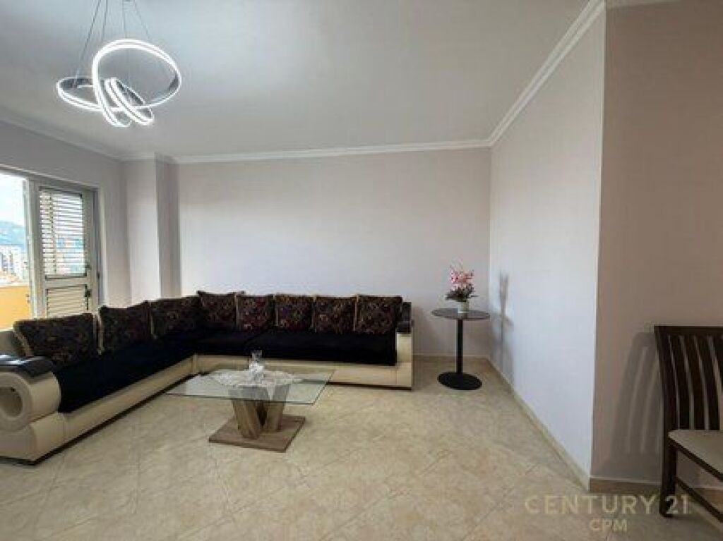 SHITET APARTAMENT 3+1+2 PRANE KRISTAL CENTER!