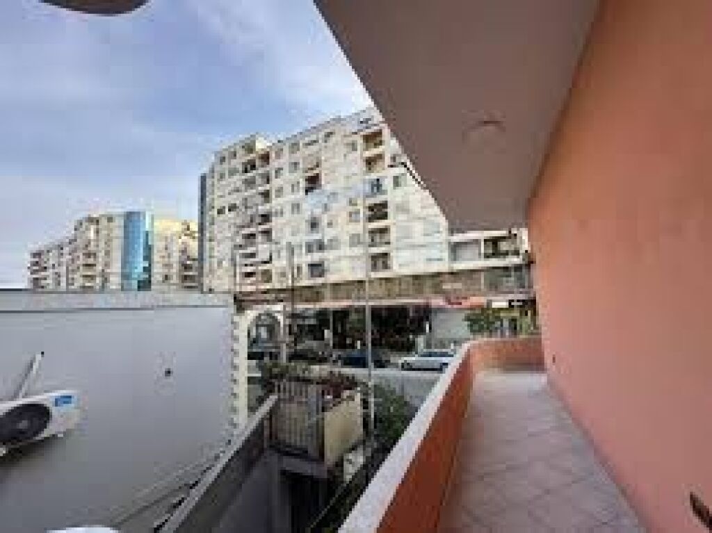 Shitet, Apartament 2+1+2, Unaza e Re