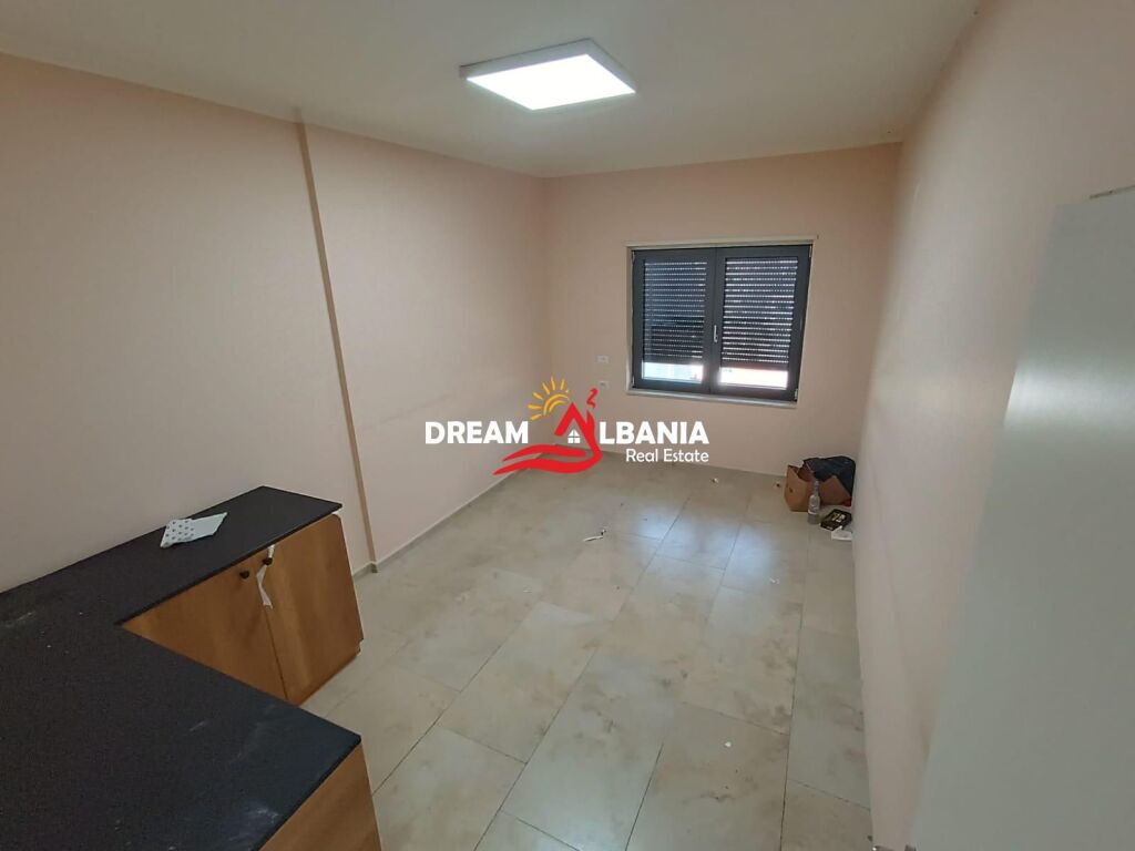 Locale Commerciale in Affitto a Zogu i Zi (ID 42611542)
