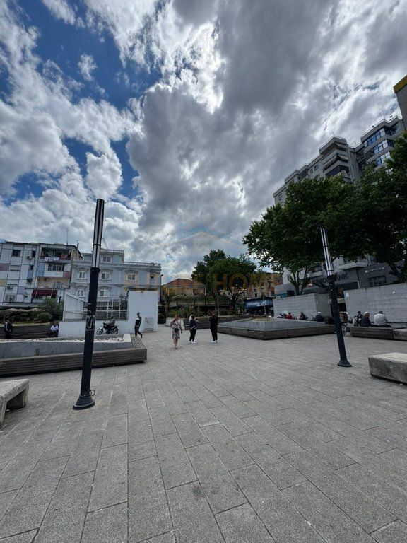 Shitet,Apartament 1+1,Bulevardi i Ri, Tirane