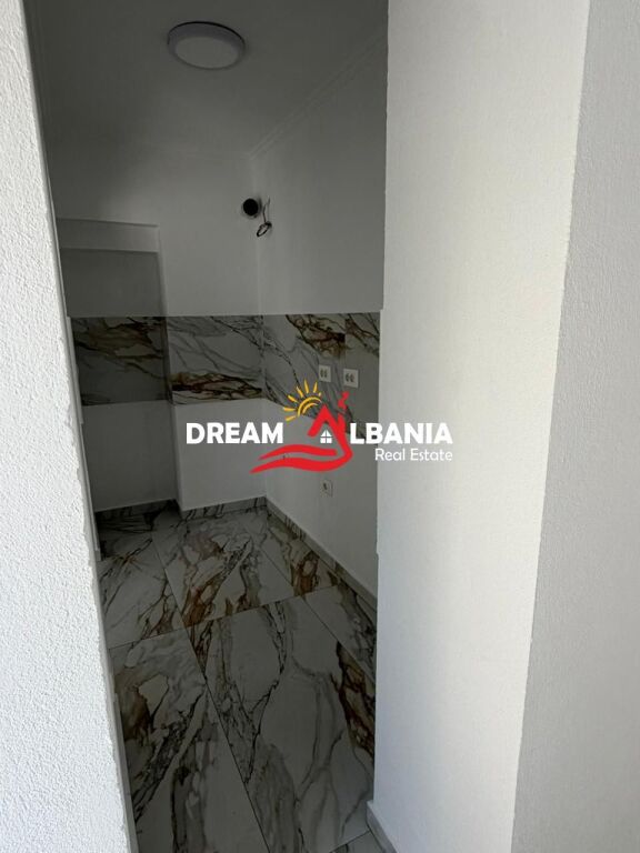 Affittasi ufficio 2+1 a Zog te Zi, Tirana (ID 42611540)
