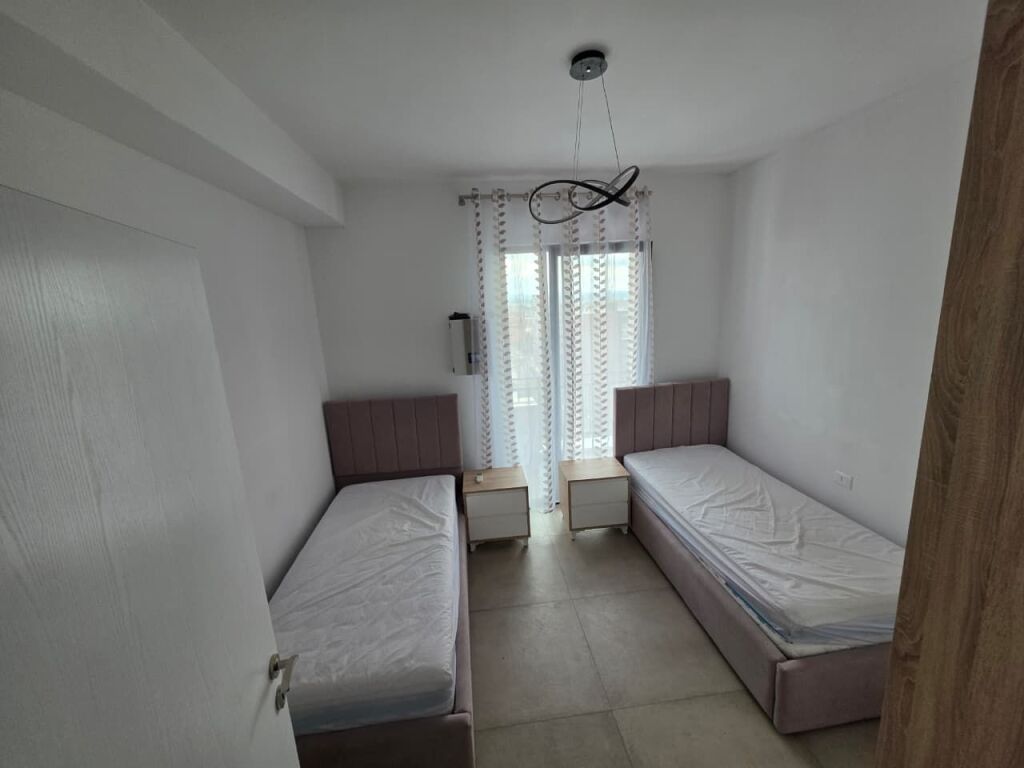 AFFITTASI 2+1+2 - FARMACIA 10, TIRANA