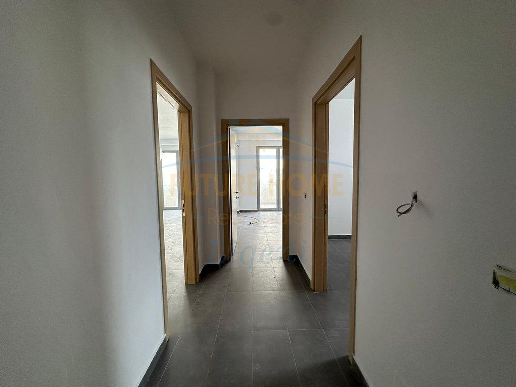 Shitet, Apartament 2+1, Kinostudio, Tiranë