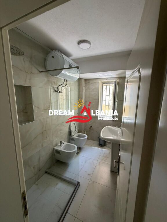 Affittasi ufficio 2+1 a Zog te Zi, Tirana (ID 42611540)
