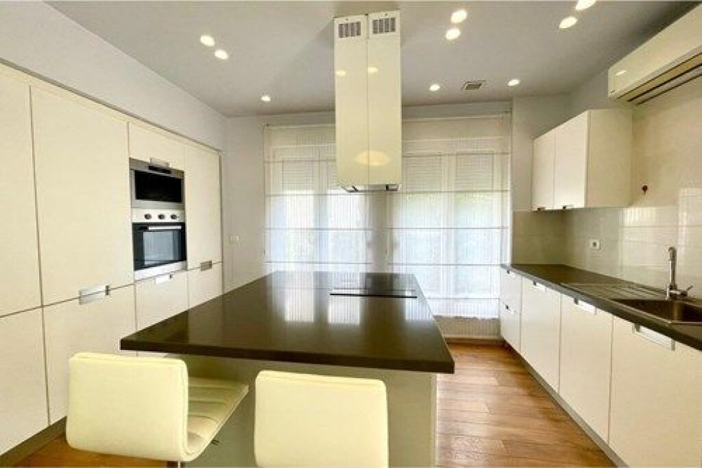 SUper villa for rent