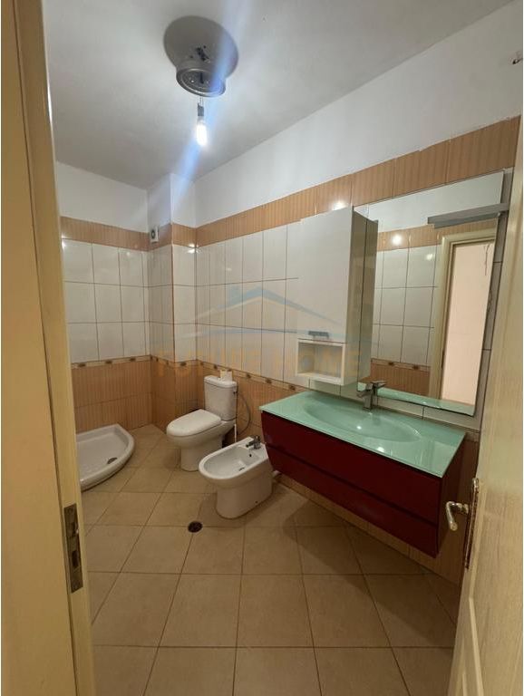Shitet, Apartament 2+1+2, Unaza e Re