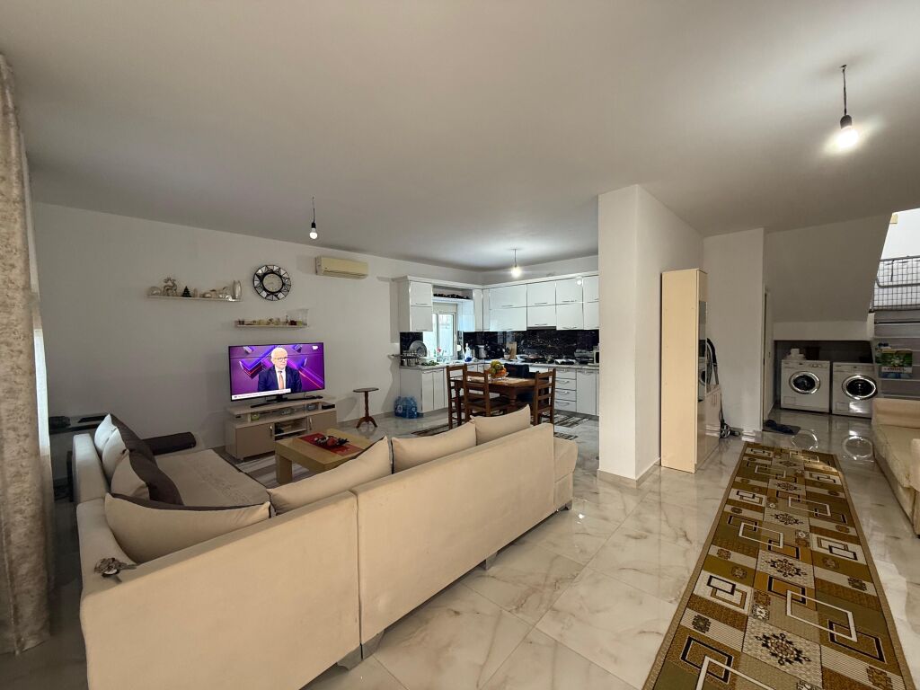 In vendita, Casa Privata, Vicino a 4 Strade di Shijak.