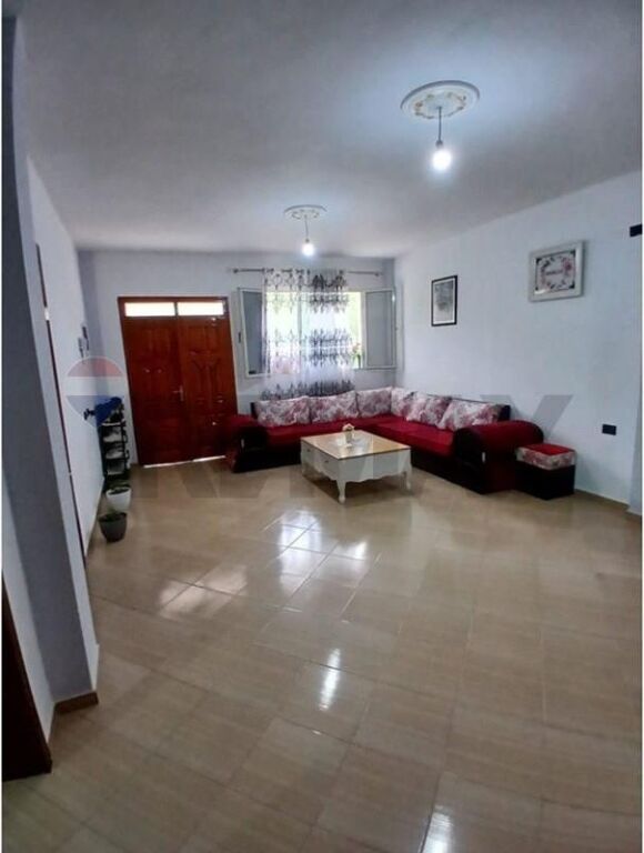 Shtëpi private - Për Shitje - Shkozë, Tiranë