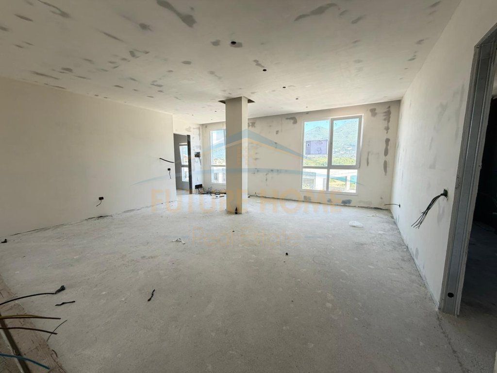 Shitet, Apartament 3+1+Post Parkimi, Farke, Tiranë