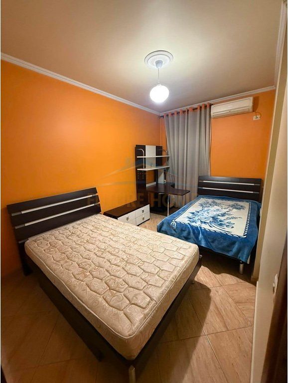 Apartment 2+1+2, Paris Commune, Tirana