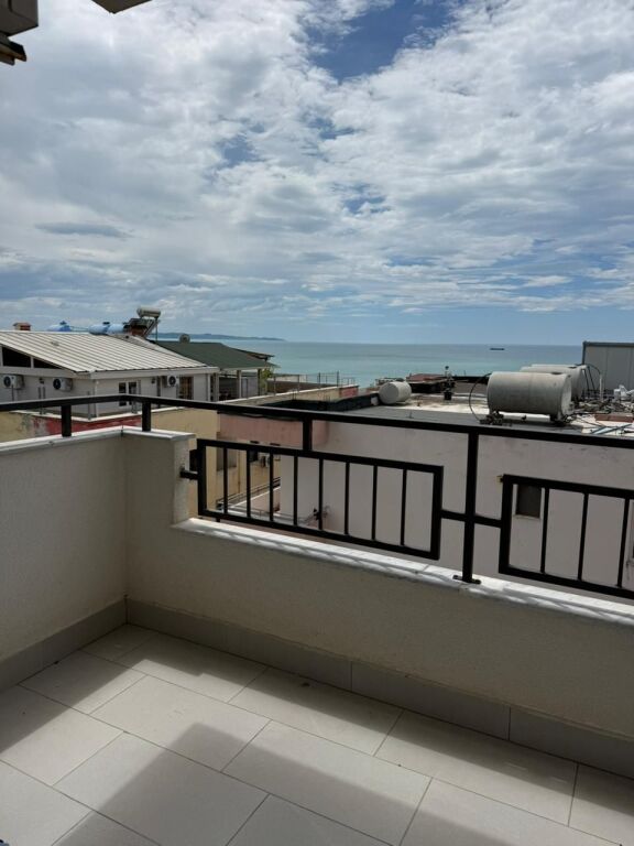 🌊 “Apartament 1+1 me qira me Pamje  nga Deti – Pelikani, Plazh Durrës”