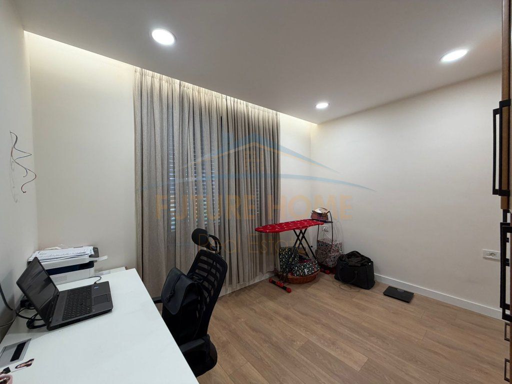 In vendita, Appartamento 3+1+2, Centro, Tirana.