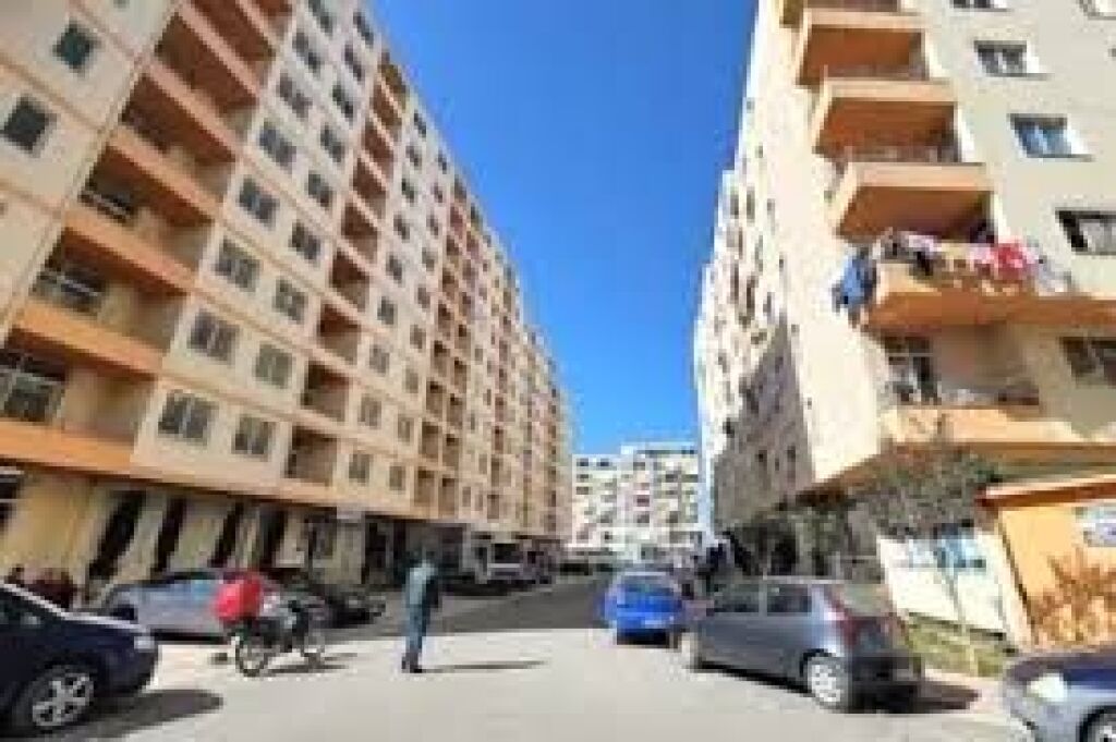 Shitet, Apartament 2+1+2, Unaza e Re