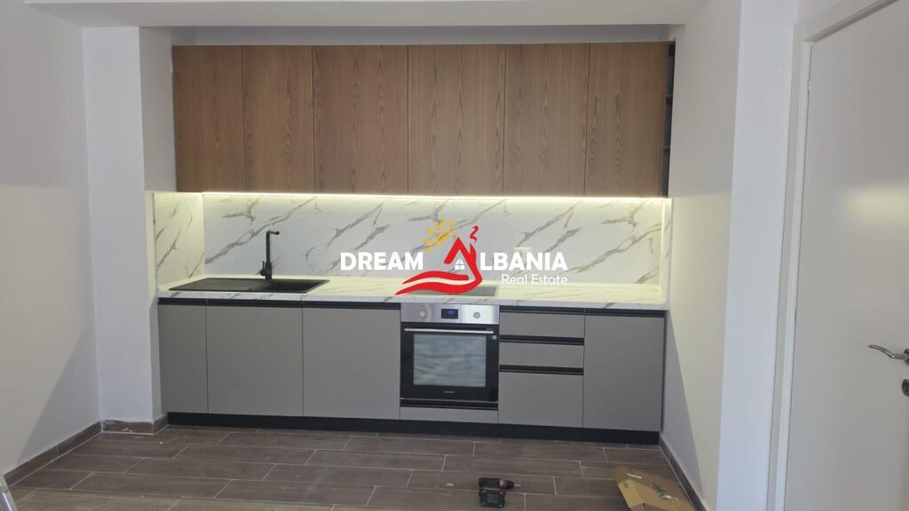 Jepet me qera apartament\zyre 2+1 tek 5 Maji prane rrethrrotullimit (ID 42215538)