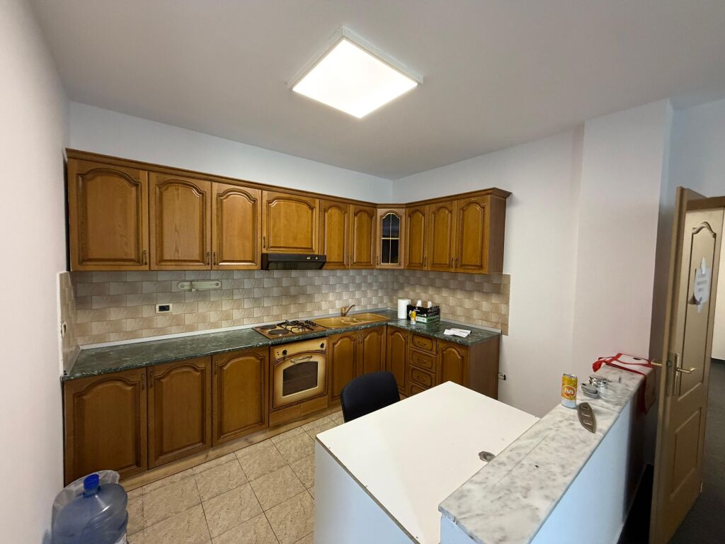 Locale Commerciale in Affitto 📍Bllok Brigada Vlll