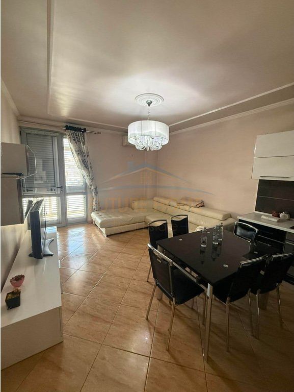 Apartment 2+1+2, Paris Commune, Tirana