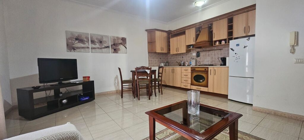 Apartament 1+1 me qira tek Komuna e Parisit!