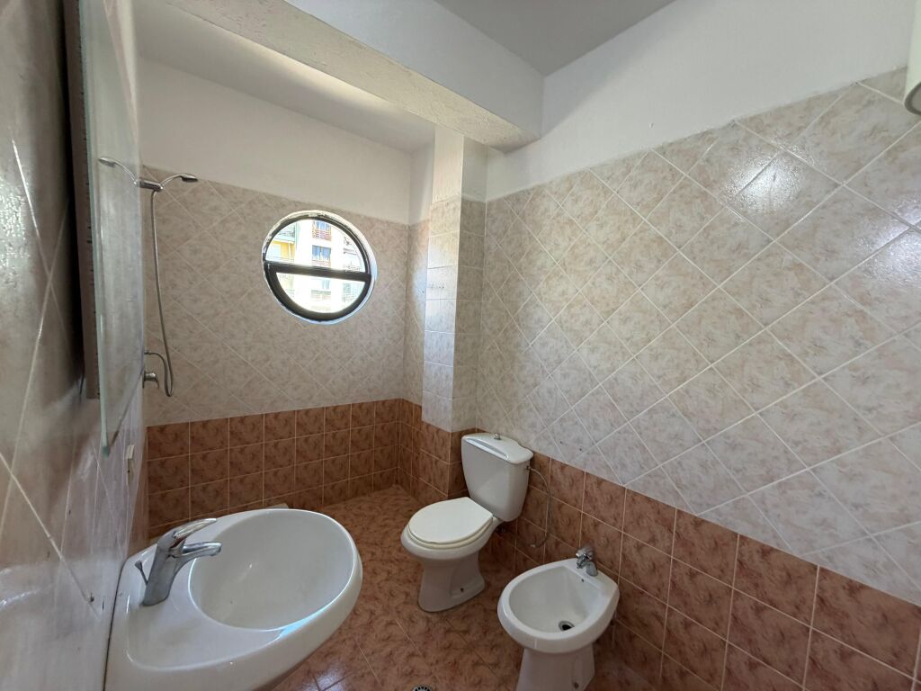 Shitet Apartament 1+1 ne Plazh, Durres
