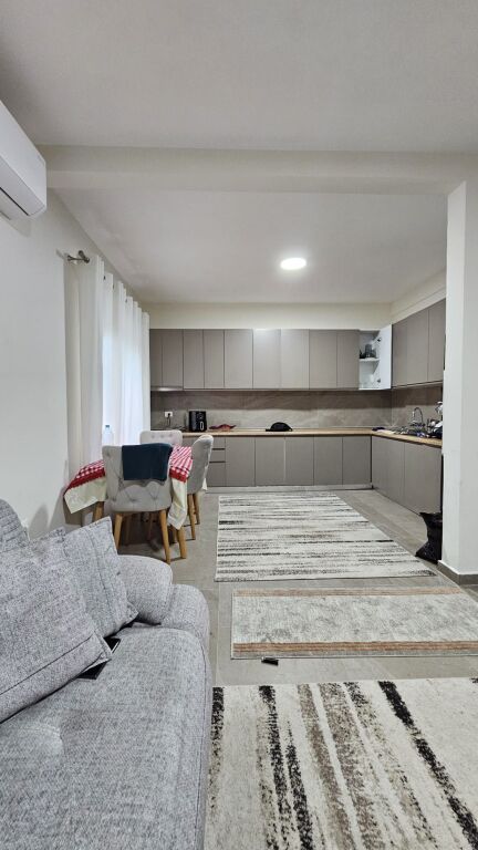 VENDESI PRIVATO IN VENDITA - VIA NJAZI MEKA TIRANA