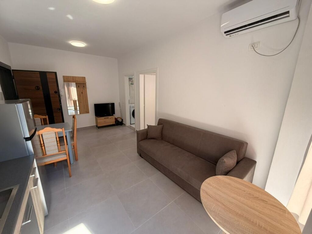 🏡 Shitet Apartament 1+1 | Golem, pranë Kompleksit Liburna