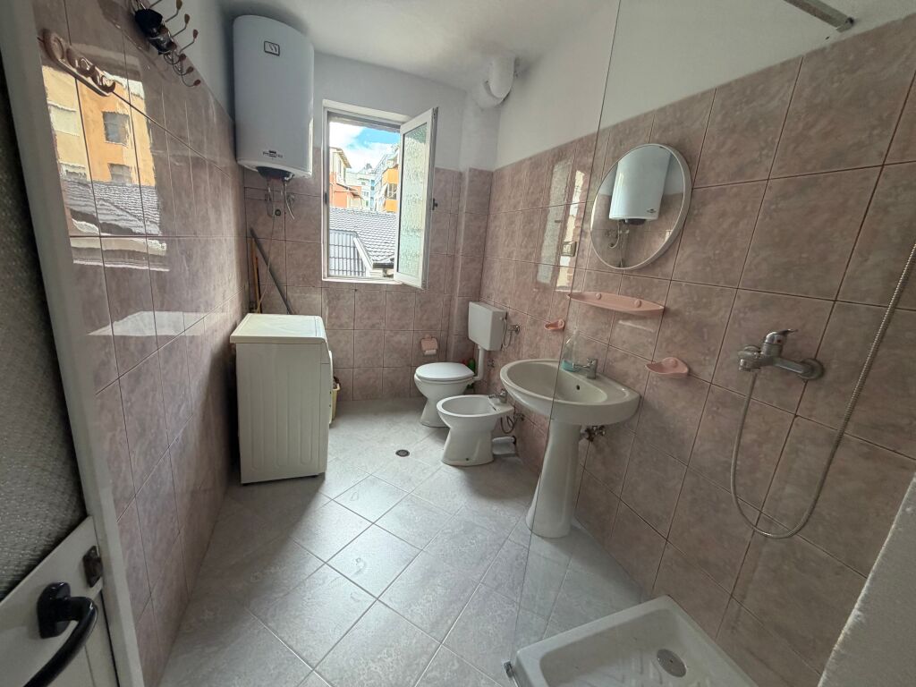 2+1, 4° piano esistente, myslym shyri, 650 euro