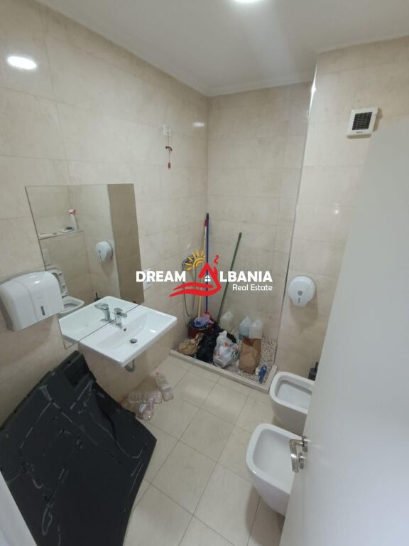 Locale Commerciale in Affitto a Zogu i Zi (ID 42611542)