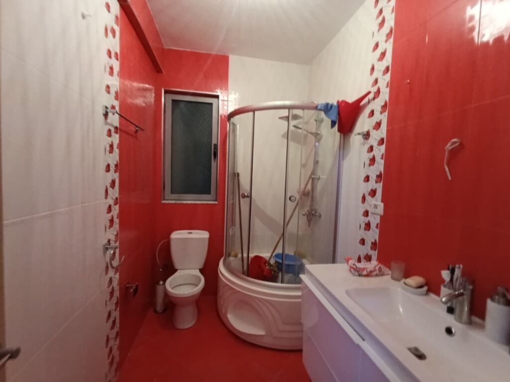 APARTAMENT PER SHITJE 2+1+ GARAZH ( 21 METRA) NE FRESK !