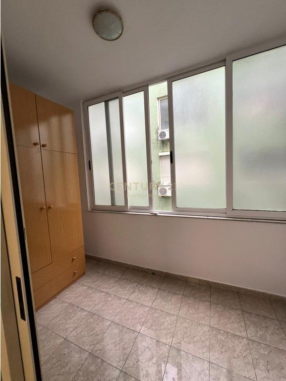 Jepet me qira ambient zyrash në zonën e Bllokut
