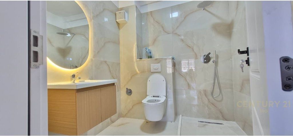 Shitet Super Apartament 2+1+2 Bulevardi Zhan D’Ark – pranë Ministrisë së Jashtme !