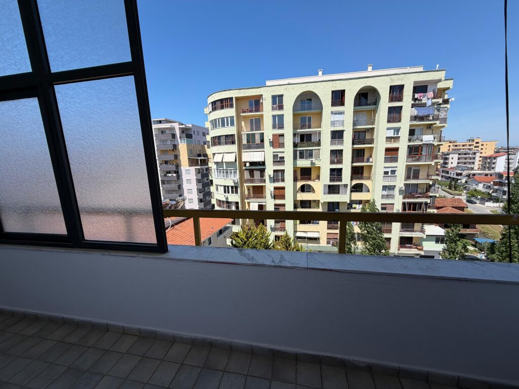 Shitet Apartament 1+1 ne Plazh, Durres