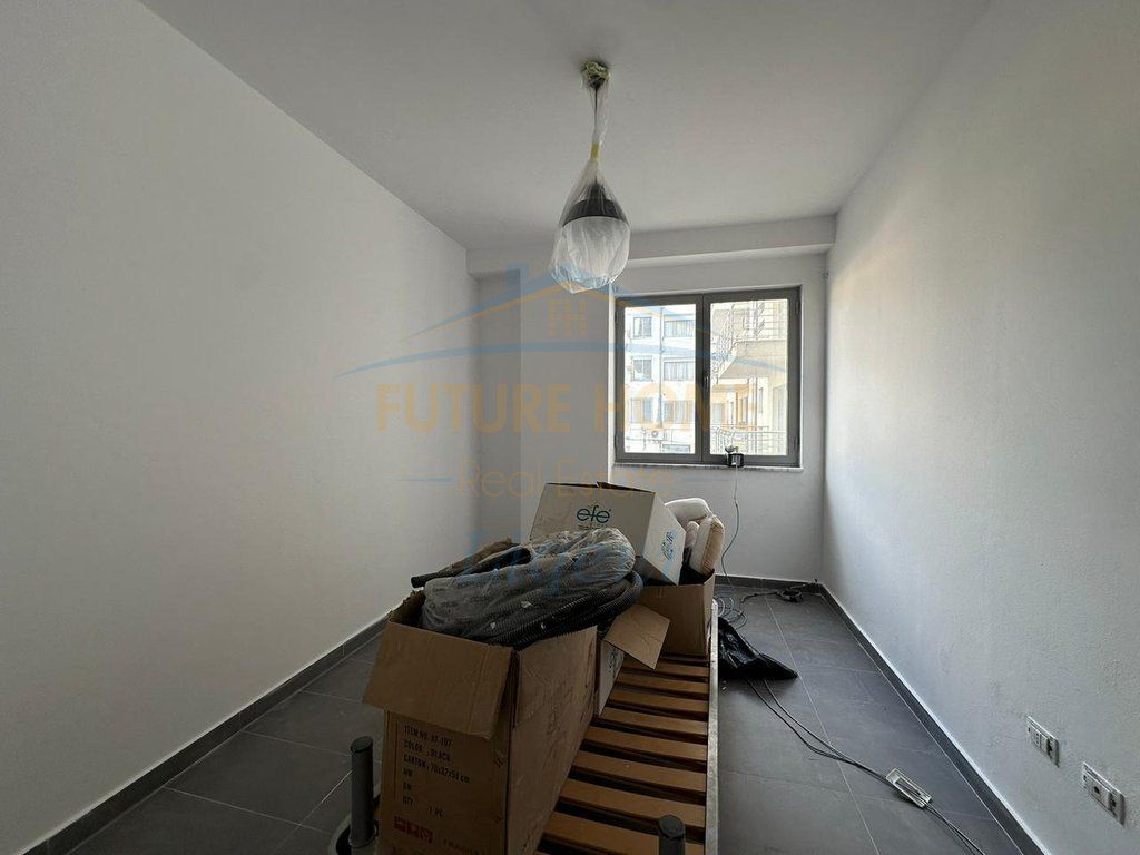 Shitet, Apartament 2+1, Kinostudio, Tiranë