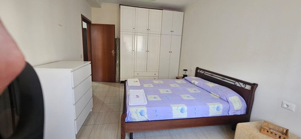 Apartament 1+1 me qira tek Komuna e Parisit!