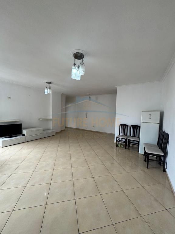 Shitet, Apartament 2+1+2, Unaza e Re