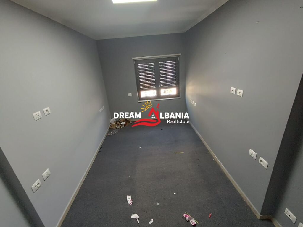 Locale Commerciale in Affitto a Zogu i Zi (ID 42611542)