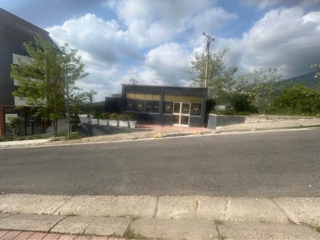 TERRENO IN VENDITA 182 M + EDIFICIO - VIA DAJT, TIRANA