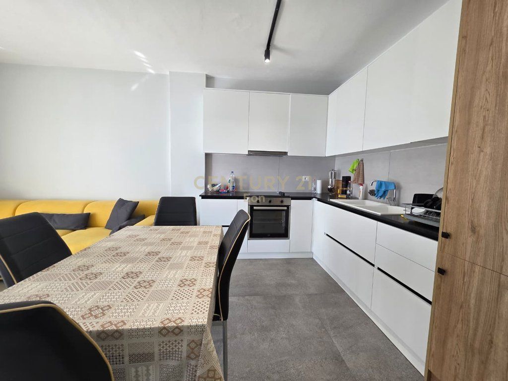 SHITET SUPER APARTAMENT 2+1 ME PAMJE DETI NE QERRET!