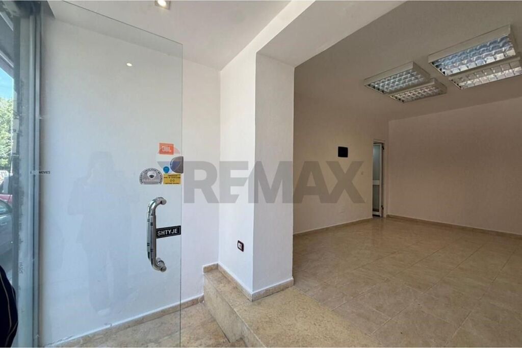 Shitet apartament në zonën e Myslym Shyri